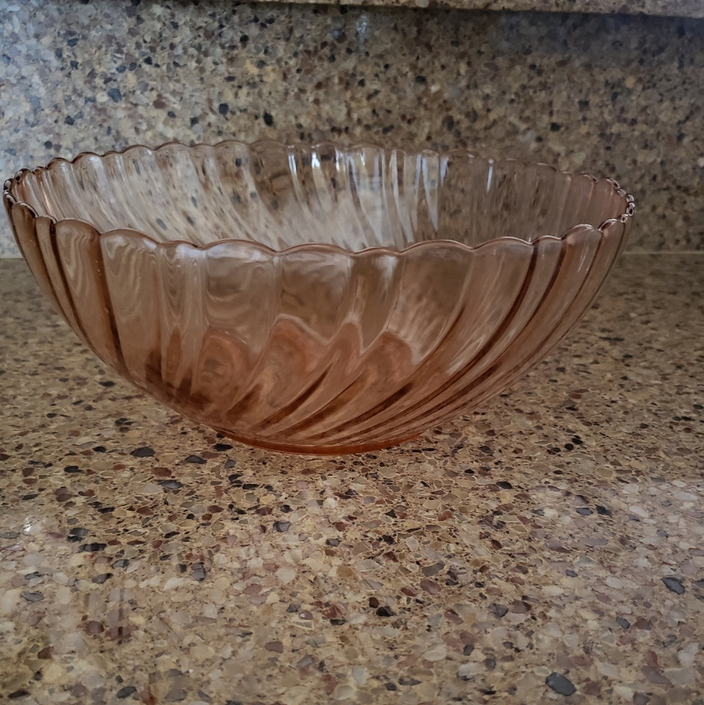 Rosaline pink bowl swirl bowl from arcoroc France 🇫🇷